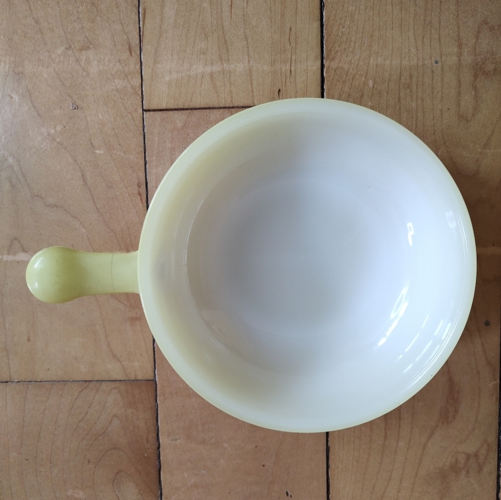 Glasbake Set of 5 Milk Glass Pale Yellow and White Handle Soup Bowls - Picture 4 of 12
